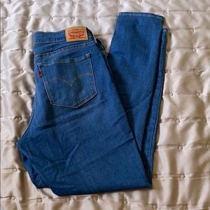 711 Skinny Levi’s